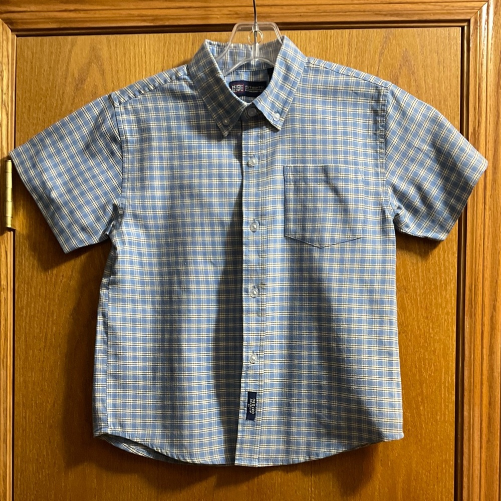 Faded Glory Authentic Kids Button Down Short Sleeved Shirt with Extra Buttons.